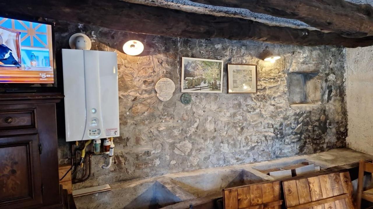La Vecchia Stalla Appartement Varano  Buitenkant foto