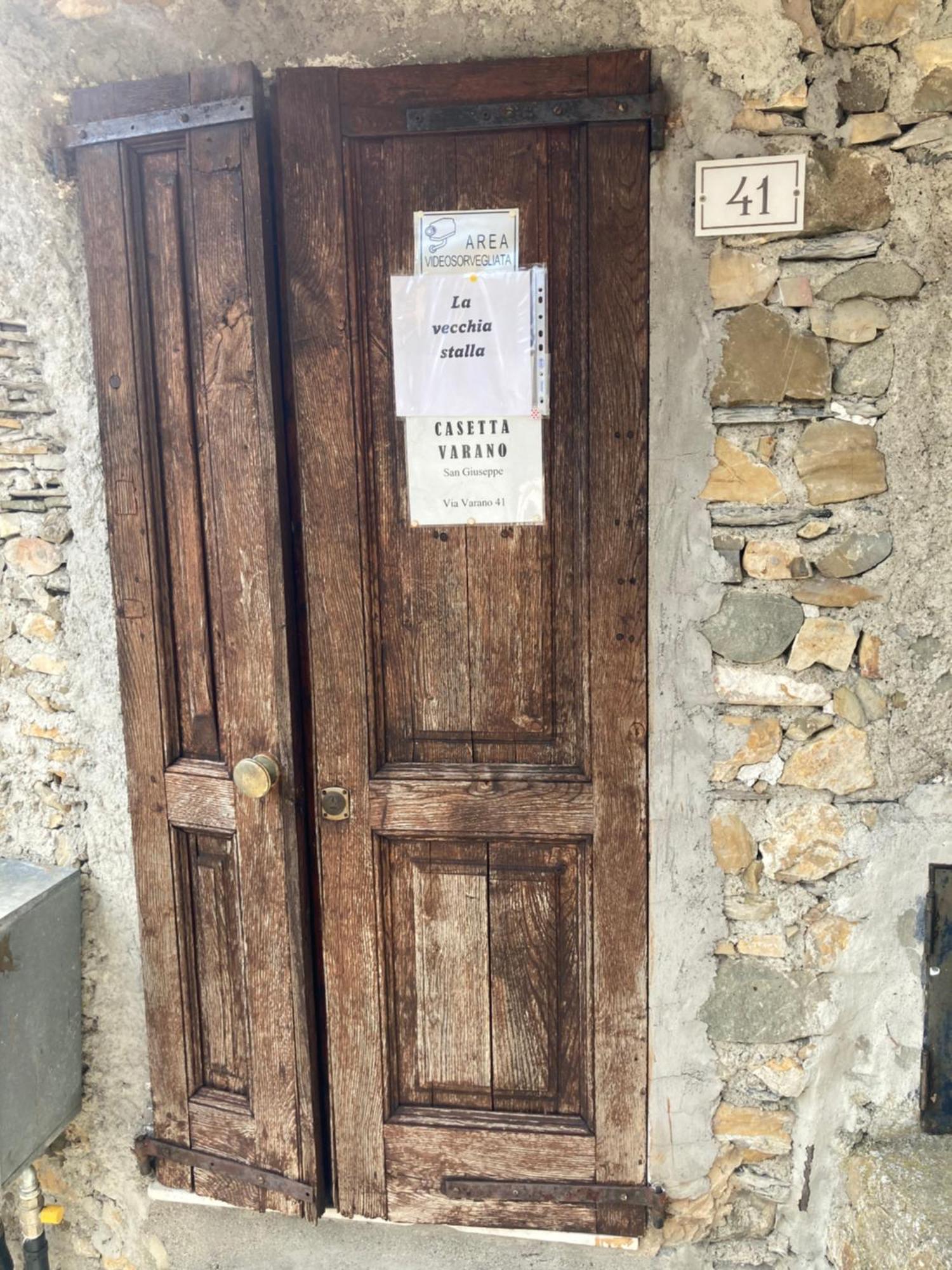 La Vecchia Stalla Appartement Varano  Buitenkant foto