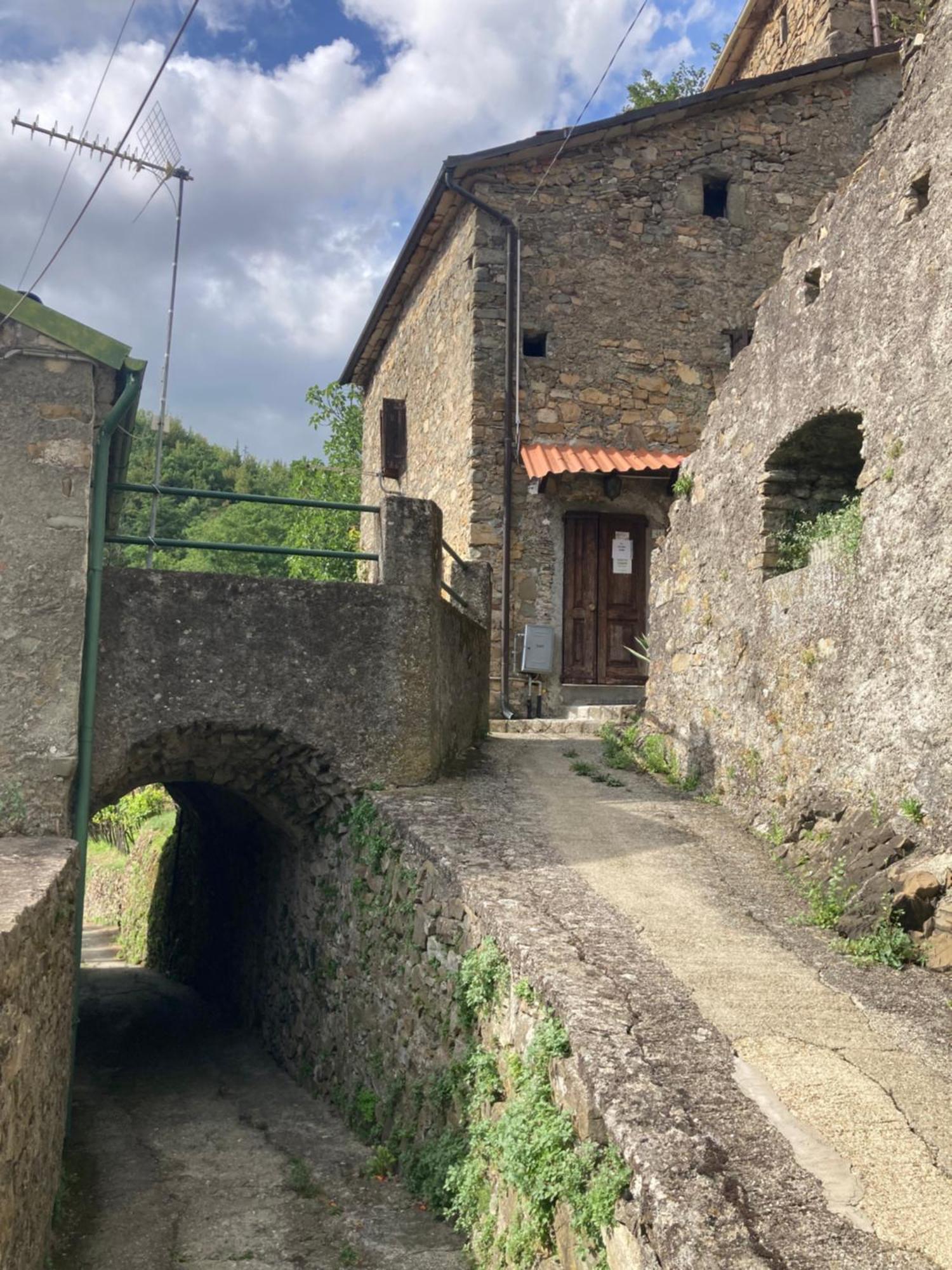 La Vecchia Stalla Appartement Varano  Buitenkant foto