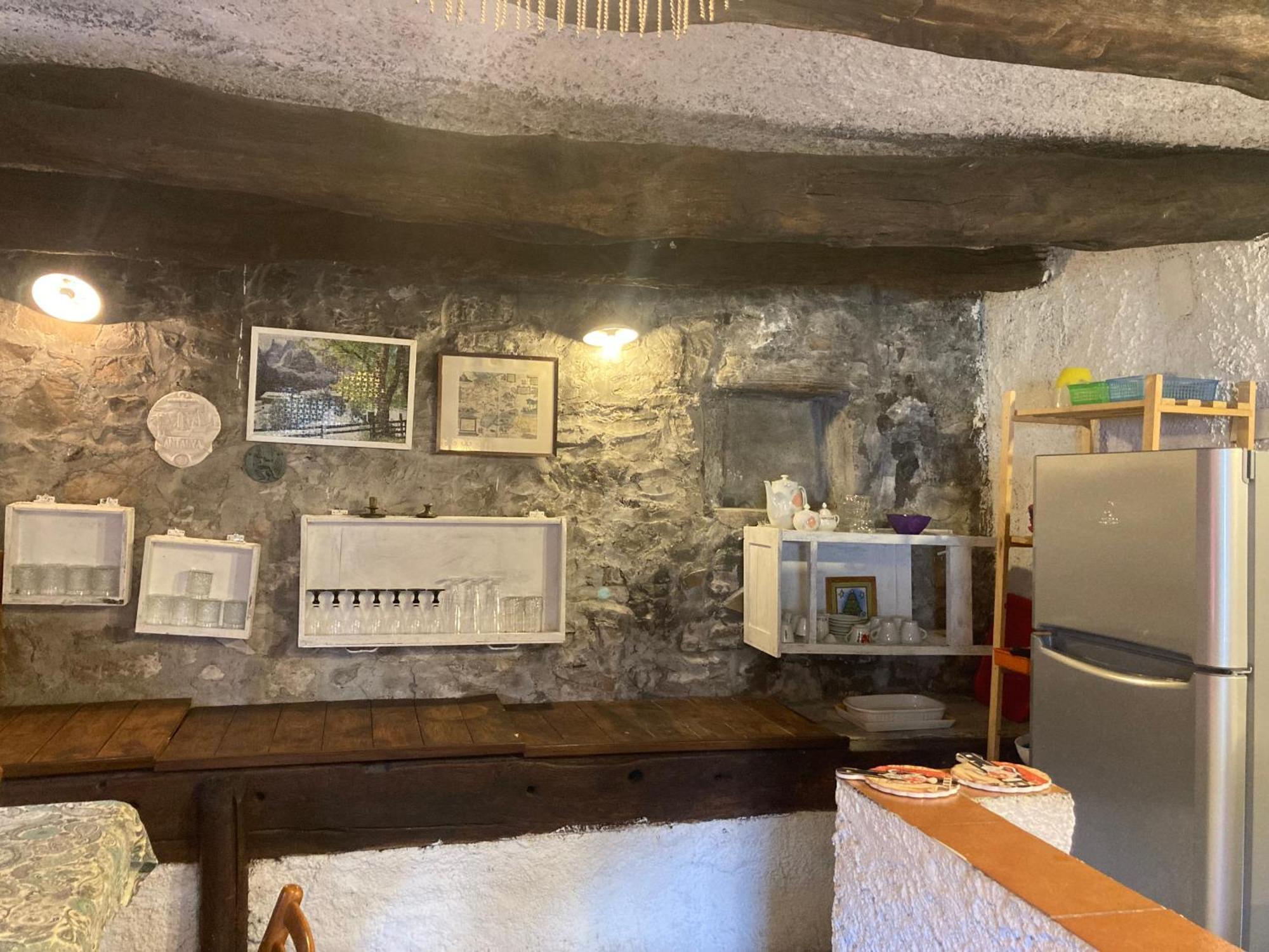 La Vecchia Stalla Appartement Varano  Buitenkant foto